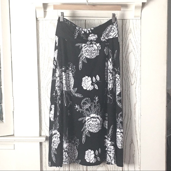 Magazine floral mid length skirt - Picture 4 of 10